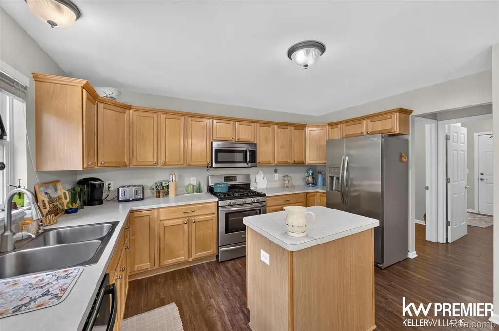 551 Indian Oaks Drive Howell City MI 48843