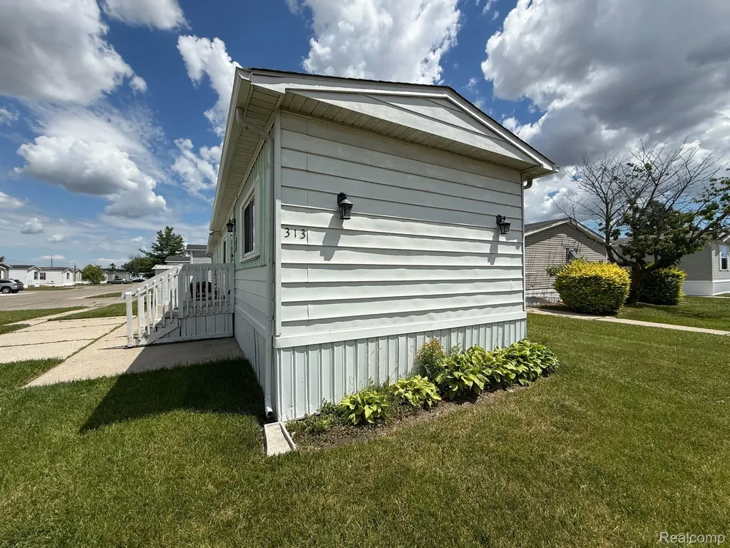 313 Huntington Frenchtown Township MI 48166