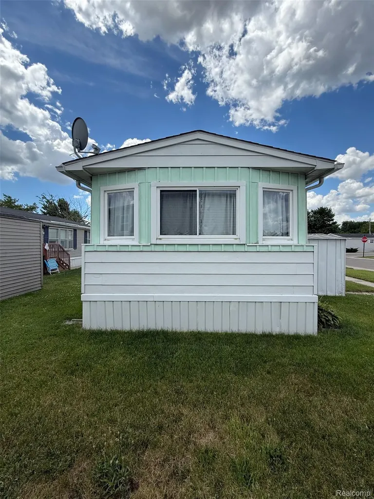 313 Huntington Frenchtown Township MI 48166