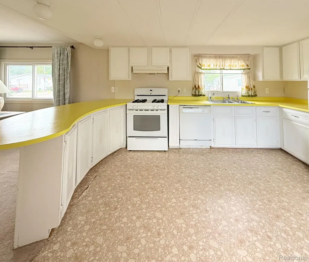 313 Huntington Frenchtown Township MI 48166