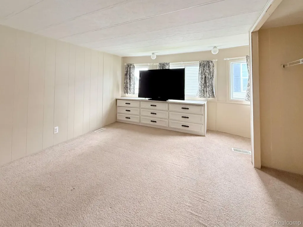 313 Huntington Frenchtown Township MI 48166