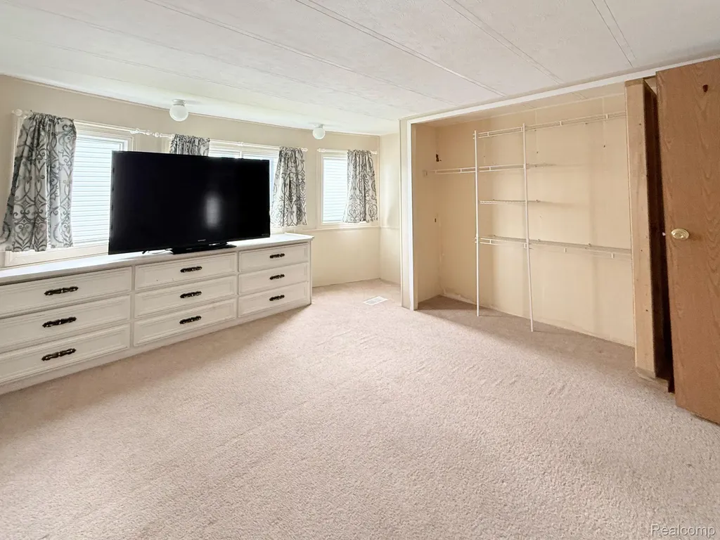 313 Huntington Frenchtown Township MI 48166