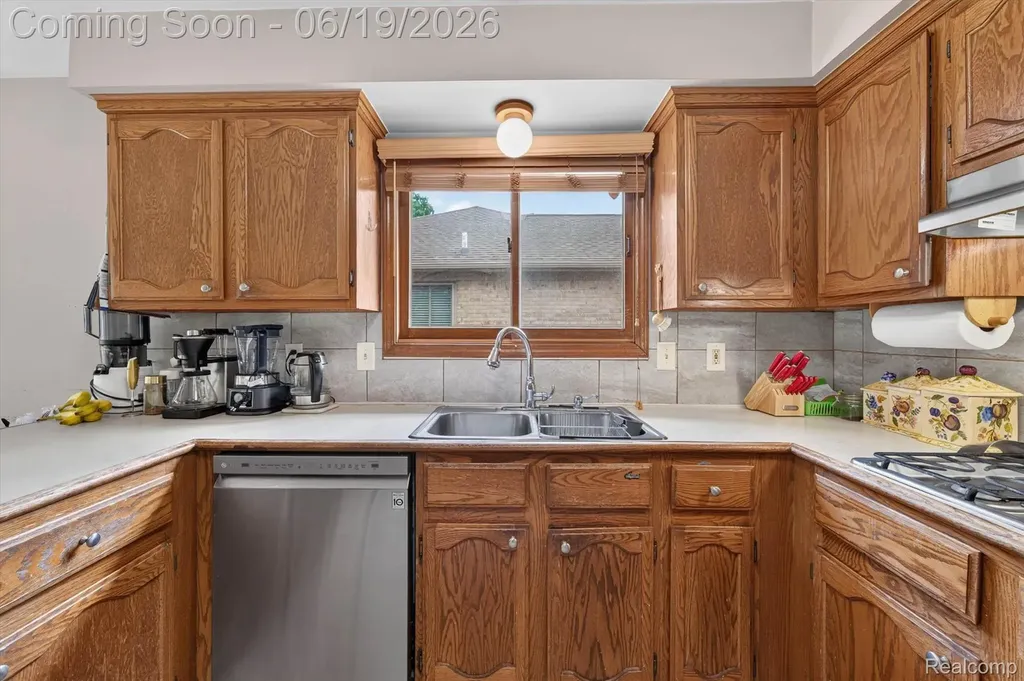 46362 Springhill Drive Shelby Charter Township MI 48317