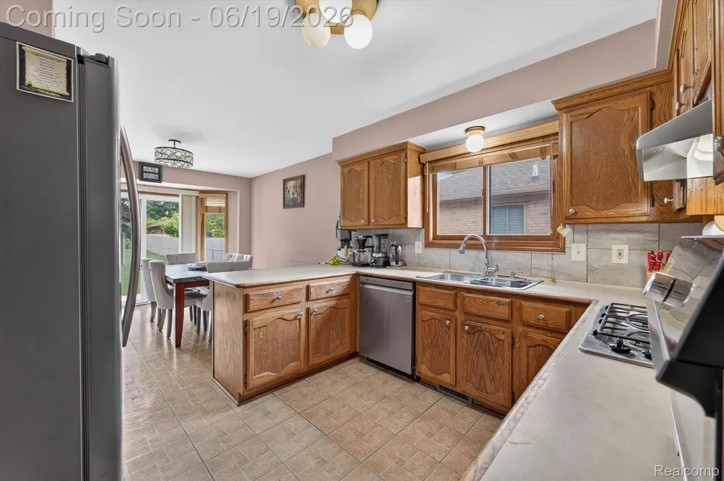 46362 Springhill Drive Shelby Charter Township MI 48317