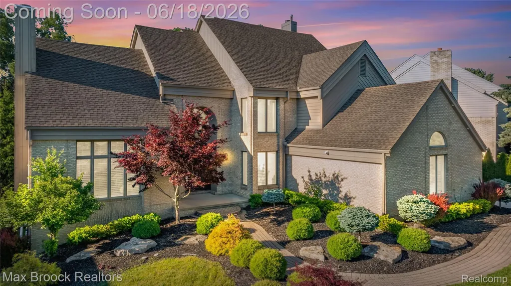 7102 Alta Vista Drive West Bloomfield Charter Township MI 48322
