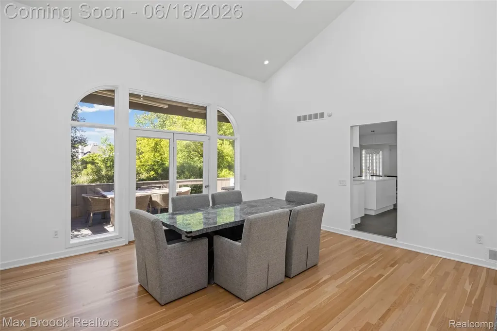 7102 Alta Vista Drive West Bloomfield Charter Township MI 48322