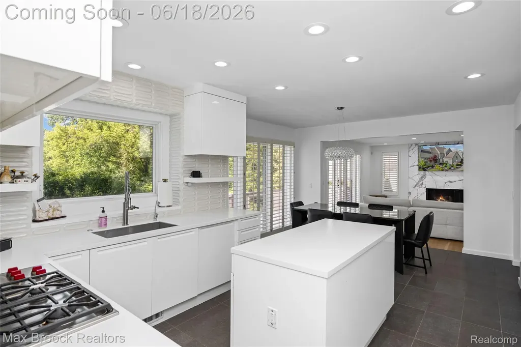 7102 Alta Vista Drive West Bloomfield Charter Township MI 48322