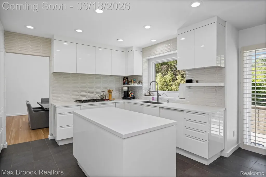 7102 Alta Vista Drive West Bloomfield Charter Township MI 48322