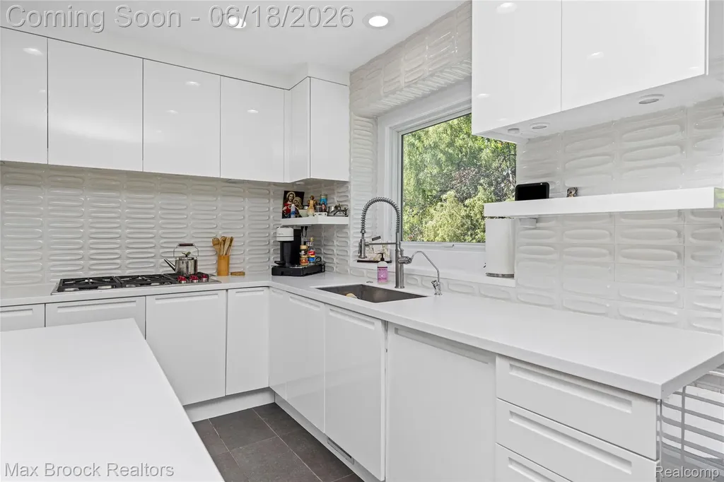 7102 Alta Vista Drive West Bloomfield Charter Township MI 48322