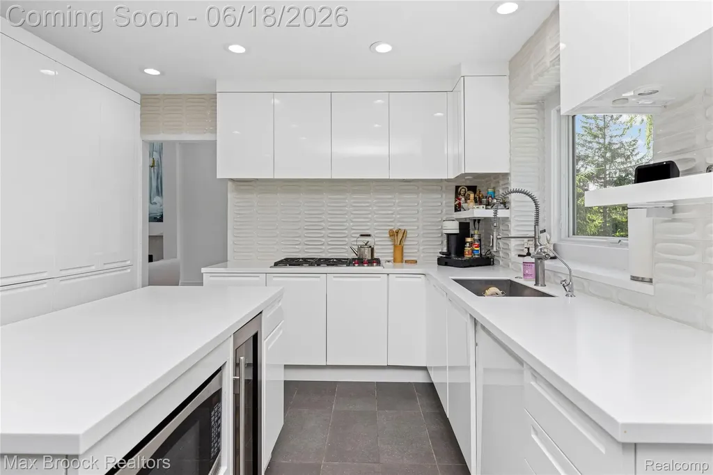 7102 Alta Vista Drive West Bloomfield Charter Township MI 48322