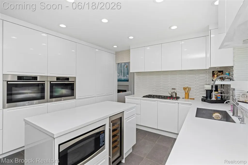 7102 Alta Vista Drive West Bloomfield Charter Township MI 48322