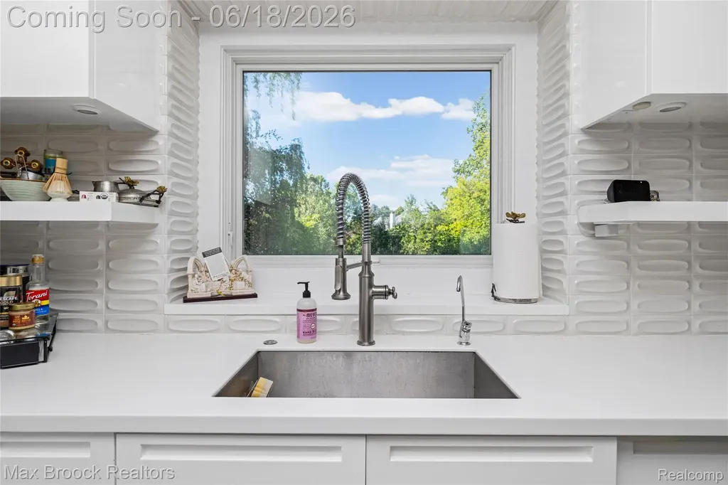 7102 Alta Vista Drive West Bloomfield Charter Township MI 48322
