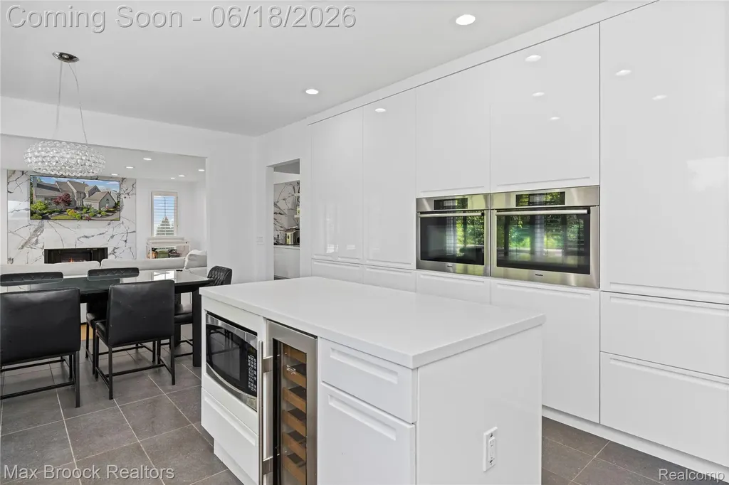 7102 Alta Vista Drive West Bloomfield Charter Township MI 48322
