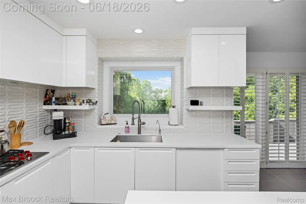 7102 Alta Vista Drive West Bloomfield Charter Township MI 48322
