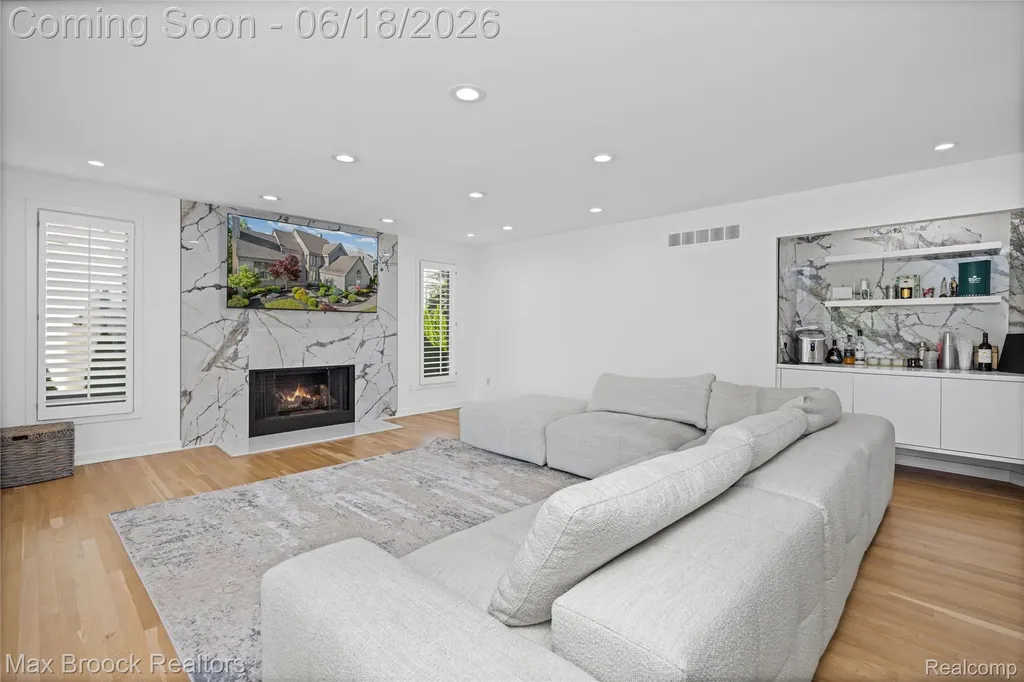 7102 Alta Vista Drive West Bloomfield Charter Township MI 48322