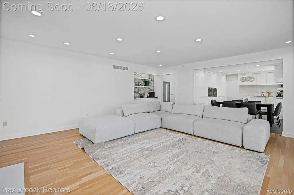 7102 Alta Vista Drive West Bloomfield Charter Township MI 48322