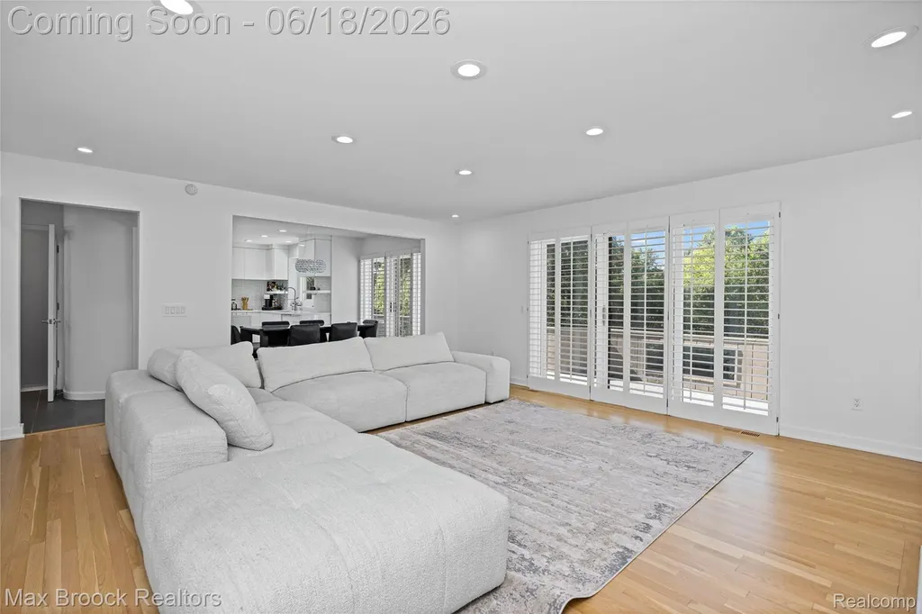 7102 Alta Vista Drive West Bloomfield Charter Township MI 48322