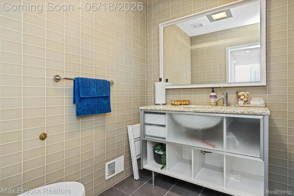 7102 Alta Vista Drive West Bloomfield Charter Township MI 48322
