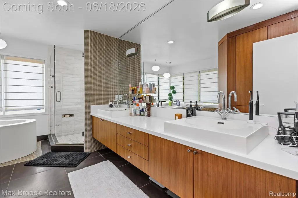 7102 Alta Vista Drive West Bloomfield Charter Township MI 48322