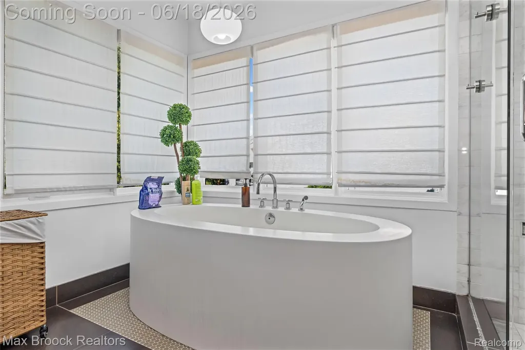 7102 Alta Vista Drive West Bloomfield Charter Township MI 48322