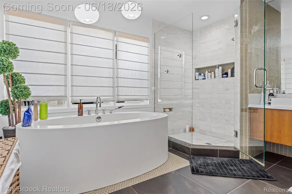 7102 Alta Vista Drive West Bloomfield Charter Township MI 48322