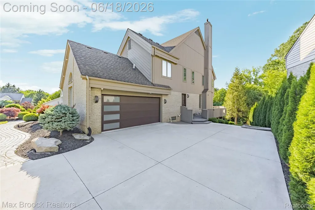 7102 Alta Vista Drive West Bloomfield Charter Township MI 48322