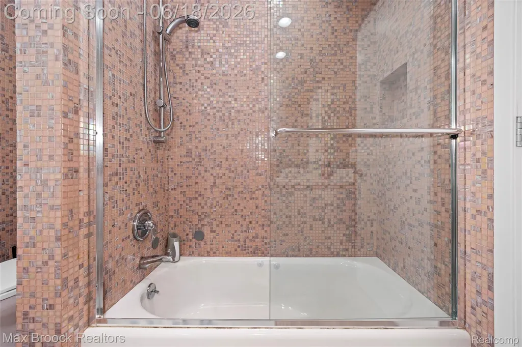 7102 Alta Vista Drive West Bloomfield Charter Township MI 48322