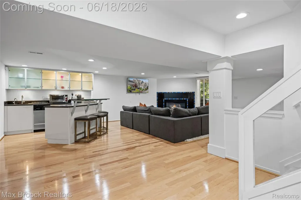 7102 Alta Vista Drive West Bloomfield Charter Township MI 48322