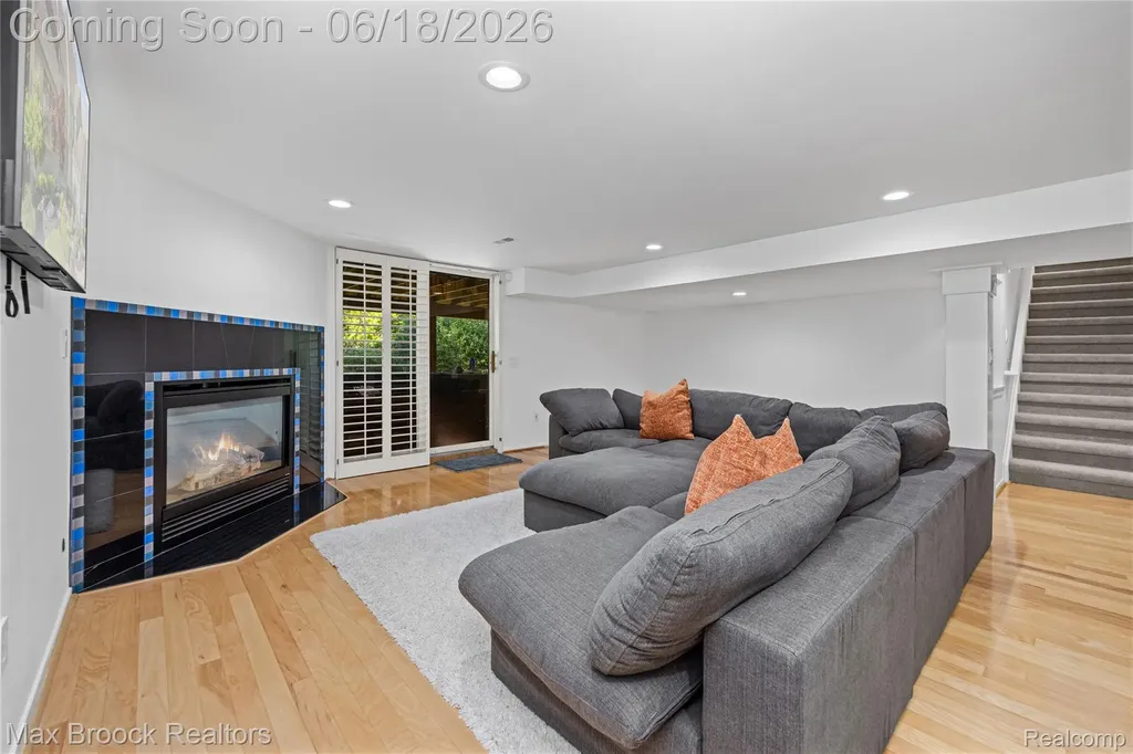 7102 Alta Vista Drive West Bloomfield Charter Township MI 48322