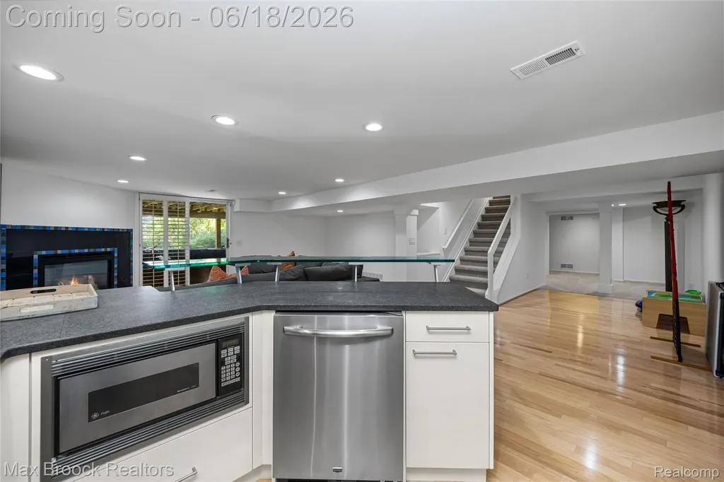 7102 Alta Vista Drive West Bloomfield Charter Township MI 48322