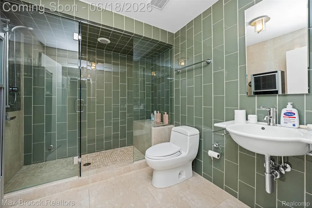 7102 Alta Vista Drive West Bloomfield Charter Township MI 48322
