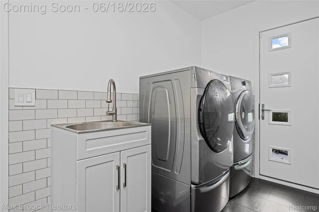 7102 Alta Vista Drive West Bloomfield Charter Township MI 48322
