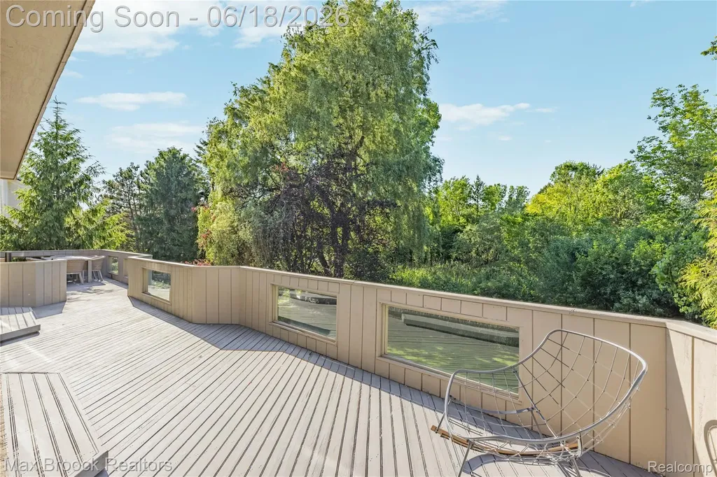7102 Alta Vista Drive West Bloomfield Charter Township MI 48322
