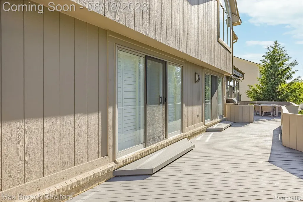 7102 Alta Vista Drive West Bloomfield Charter Township MI 48322