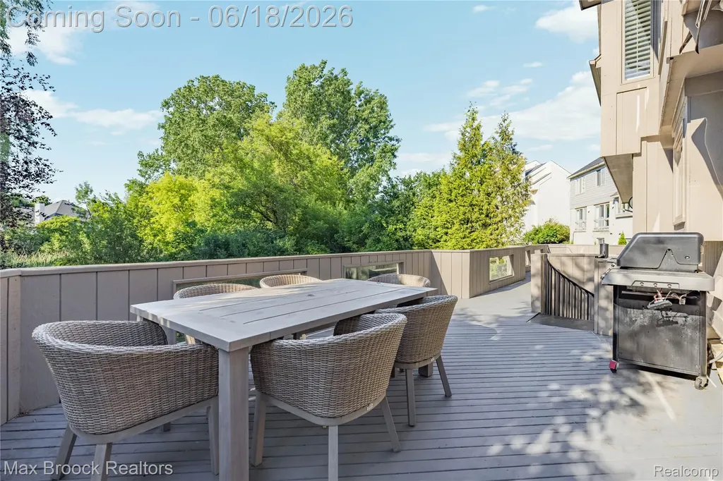 7102 Alta Vista Drive West Bloomfield Charter Township MI 48322