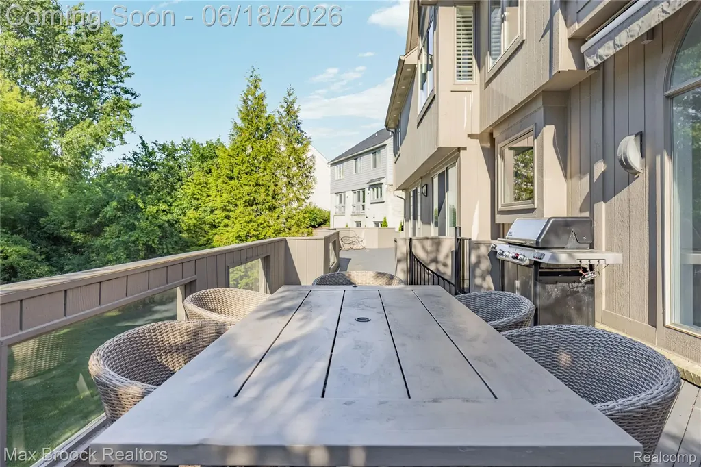 7102 Alta Vista Drive West Bloomfield Charter Township MI 48322