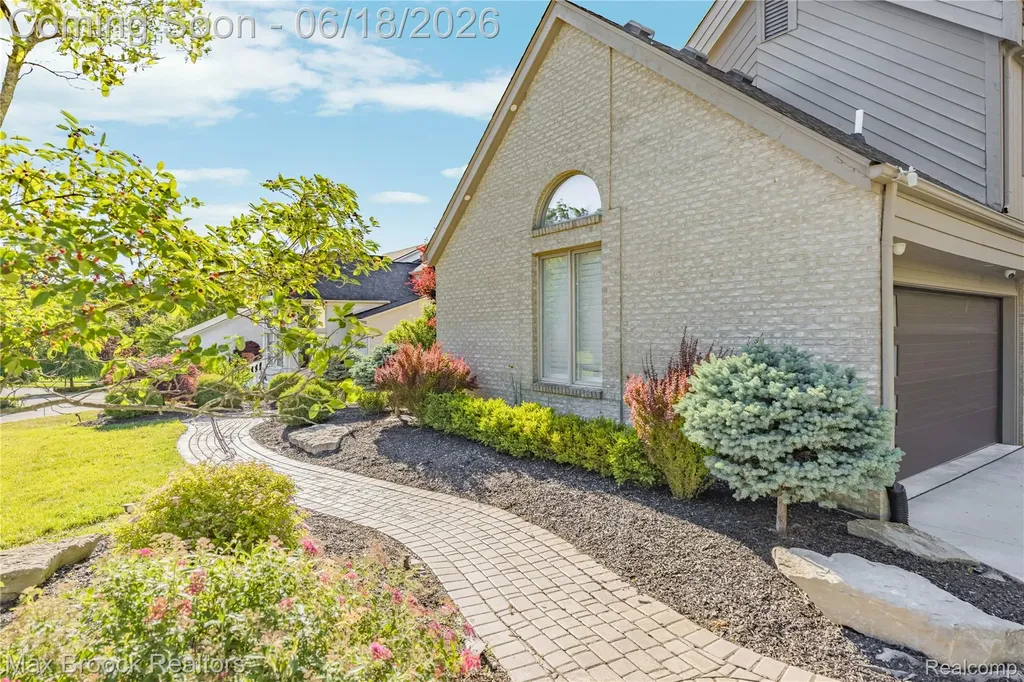 7102 Alta Vista Drive West Bloomfield Charter Township MI 48322