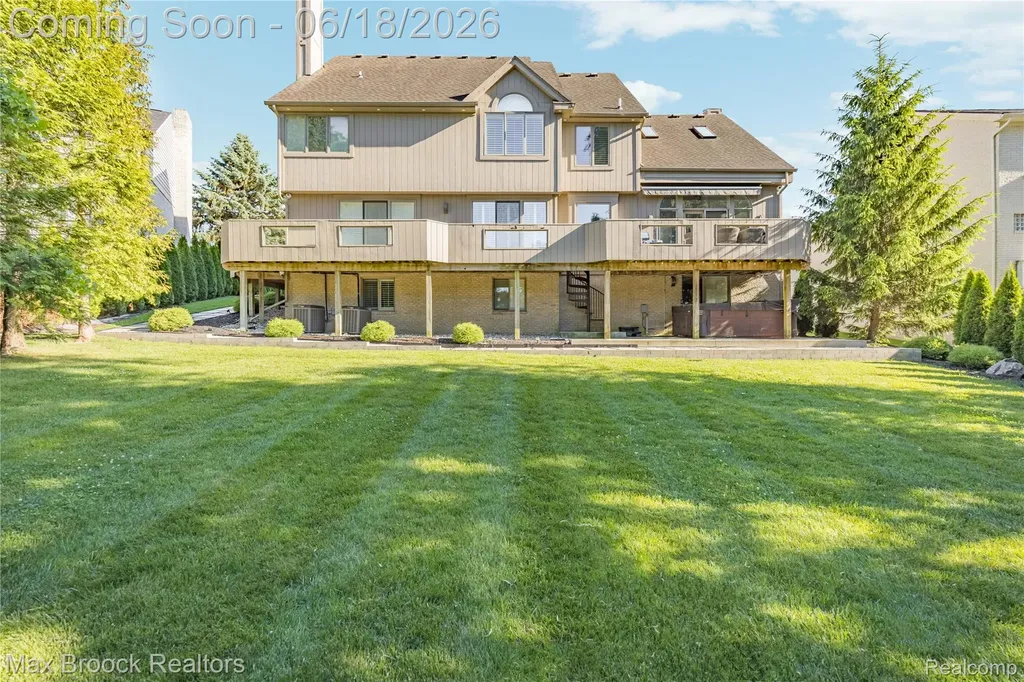 7102 Alta Vista Drive West Bloomfield Charter Township MI 48322