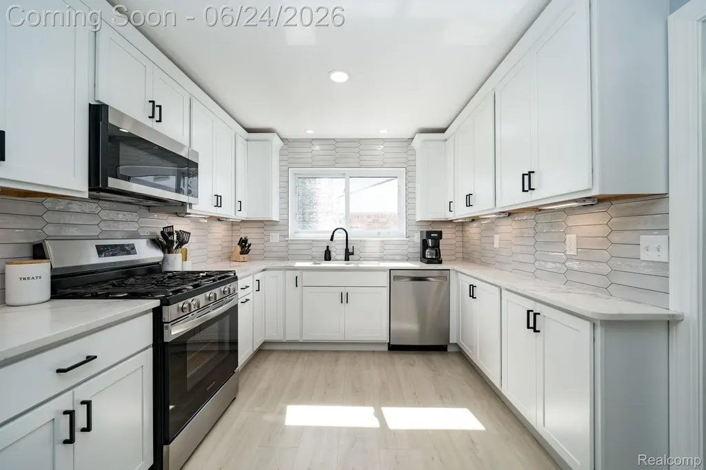 36343 Dardanella Street Livonia City MI 48152