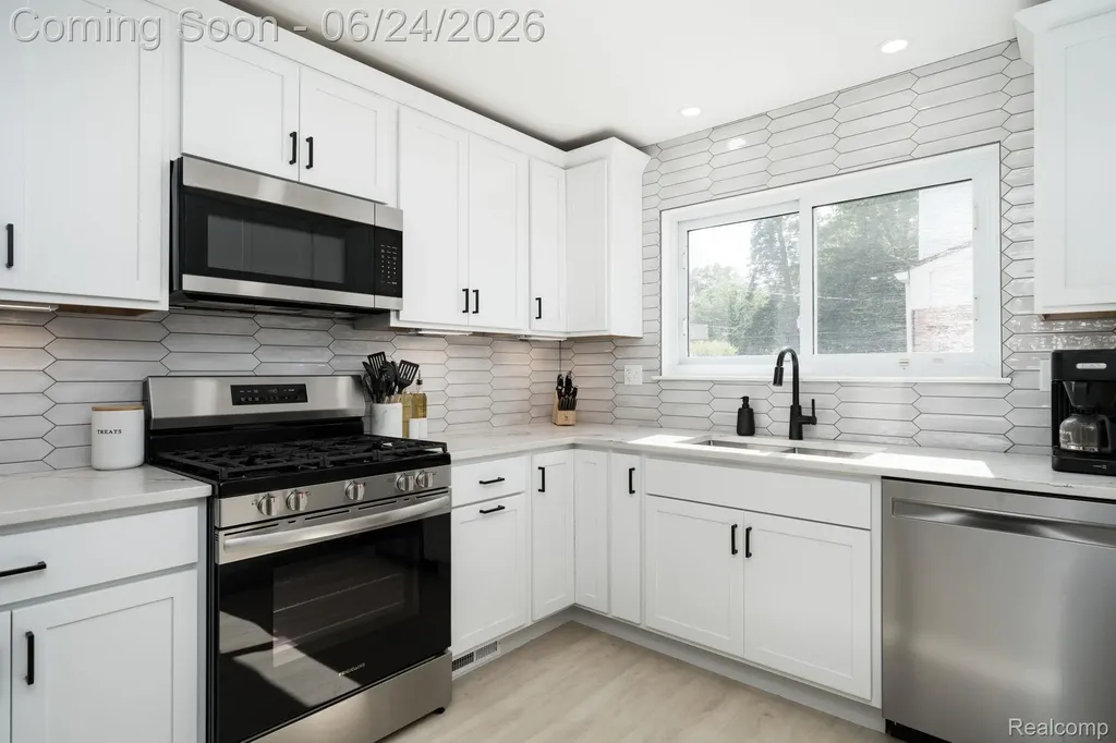 36343 Dardanella Street Livonia City MI 48152