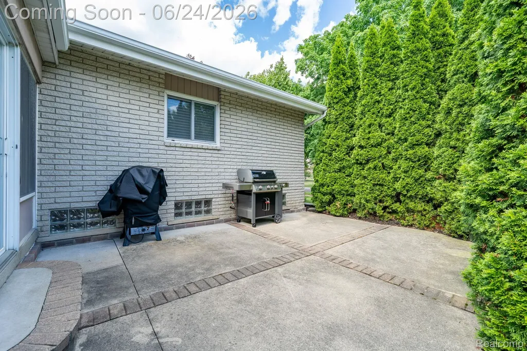 36343 Dardanella Street Livonia City MI 48152