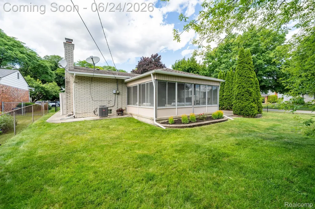 36343 Dardanella Street Livonia City MI 48152