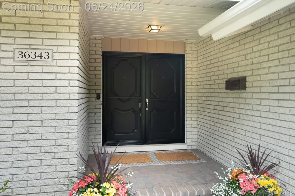36343 Dardanella Street Livonia City MI 48152