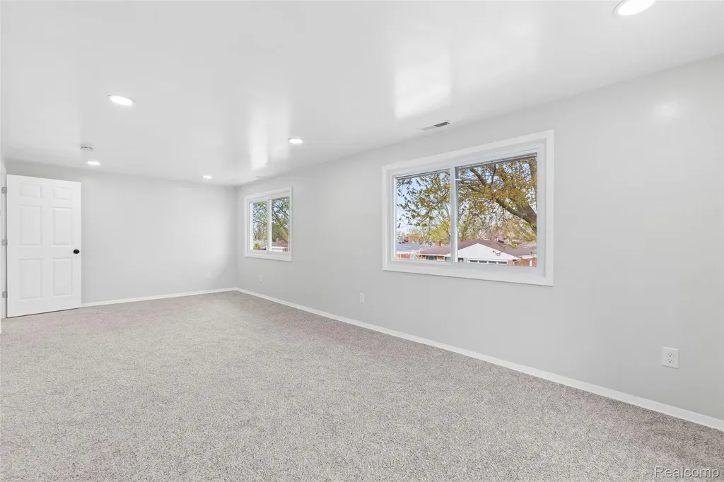 25807 Audrey Avenue Warren City MI 48091