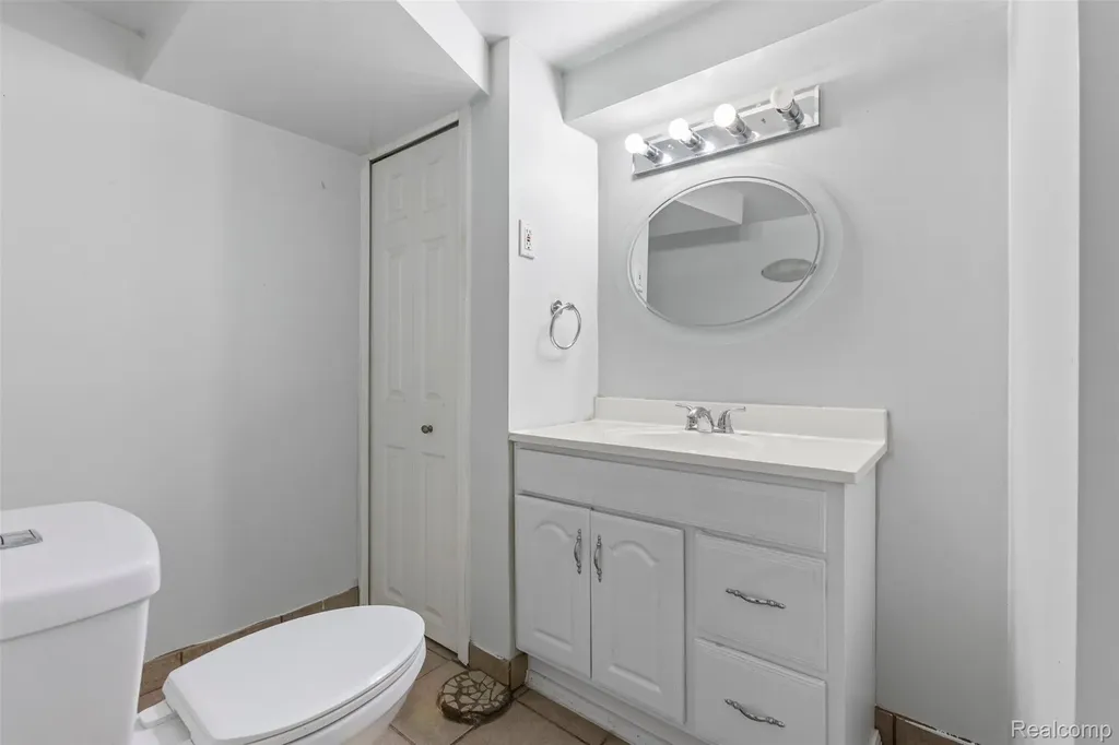 25807 Audrey Avenue Warren City MI 48091