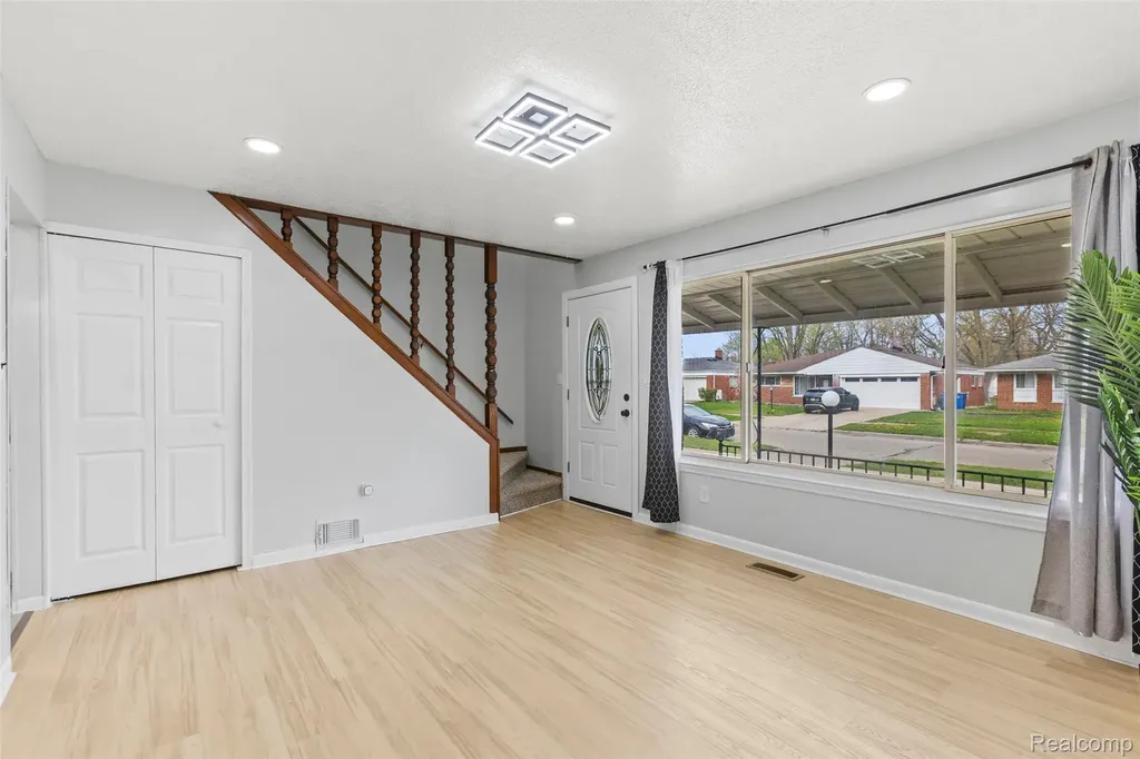 25807 Audrey Avenue Warren City MI 48091