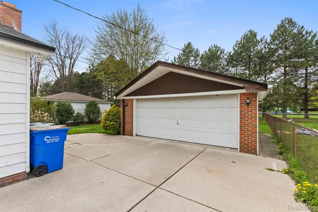 25807 Audrey Avenue Warren City MI 48091