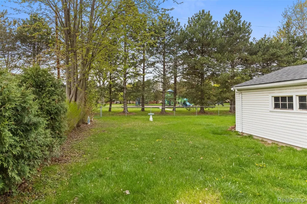 25807 Audrey Avenue Warren City MI 48091
