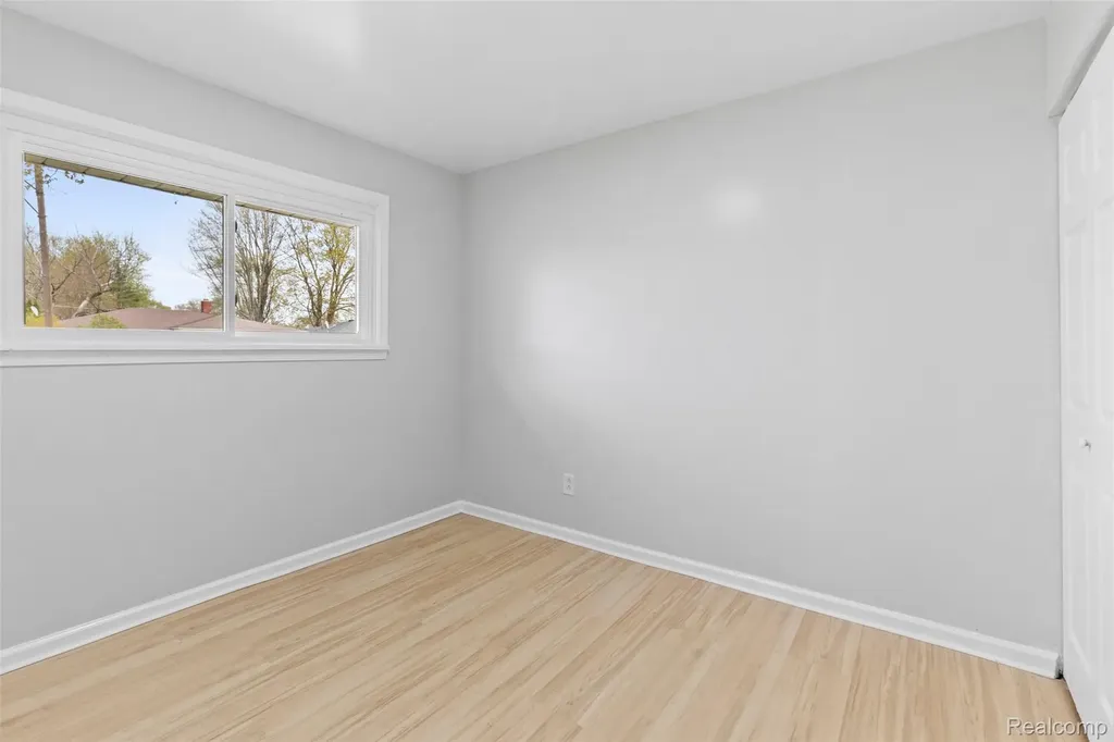 25807 Audrey Avenue Warren City MI 48091