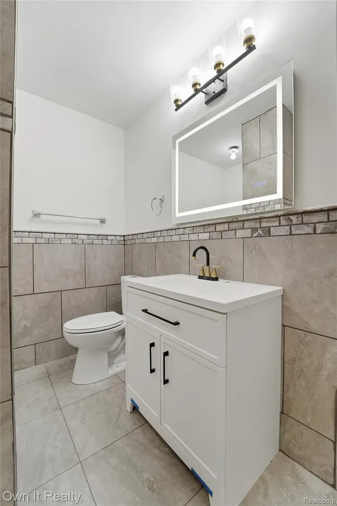 15490 Warwick Street Detroit City MI 48223
